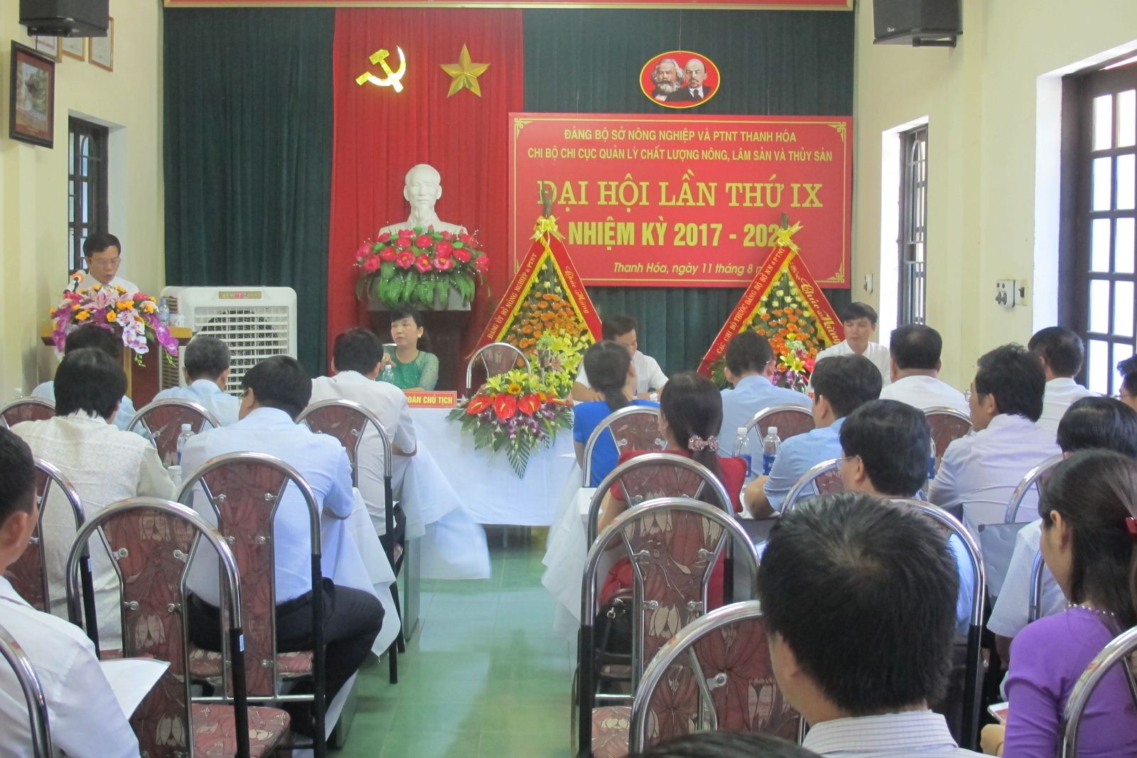 Đồng chí Đỗ Xuân Trường, Bí thư Chi bộ, Chi cục trưởng phát biểu Khai mạc, giới thiệu đại biểu và thông qua chương trình làm việc của Đại hội